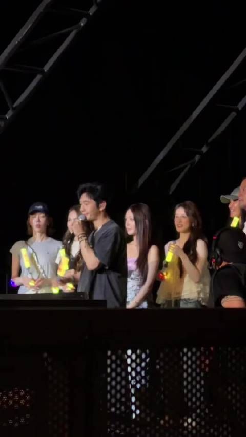 中餐厅全员现身周杰伦演唱会，全程跟唱昆凌惊艳