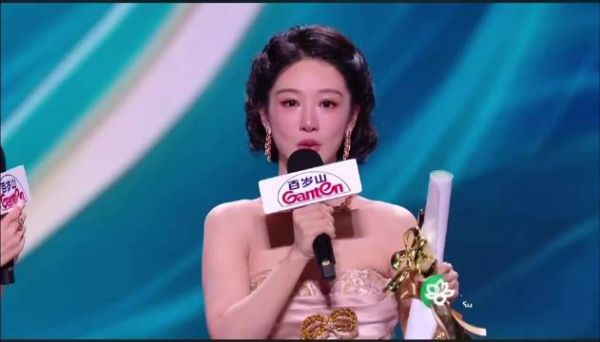 杨紫获白玉兰奖引热议，作品口碑爆棚