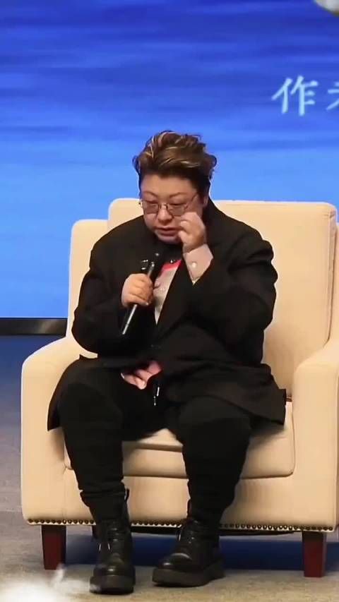韩红至今未婚，童年两次被至亲抛下