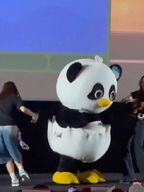 胖儿拿第一名之后的第一件事是蹦起来用大耳朵给老妈一击555555555555