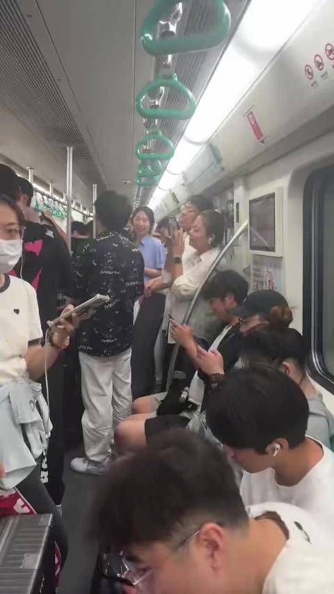 他们不知道这是公共场合吗？