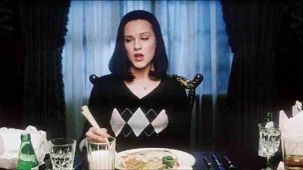 她非常漂亮，但她的腹黑与美貌成正比