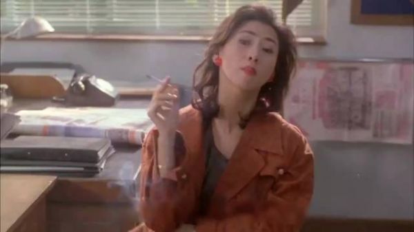 鬼子被当场抓获依然很嚣张，洪金宝忍无可忍揍了他一顿！老电影摩登笑探