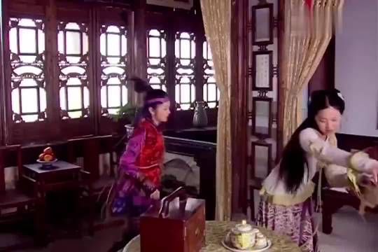 摸了赵灵儿的腰，林月如这反应也太真实了