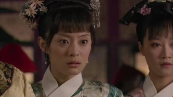 甄嬛传:华妃借着调教的名义为难眉庄，还指使周宁海把她推下千鲤湖