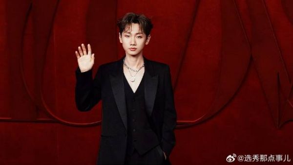 汪苏泷黑西装亮相芭莎红毯，被夸太帅嘴比AK还难压，爆料婉拒歌手邀请