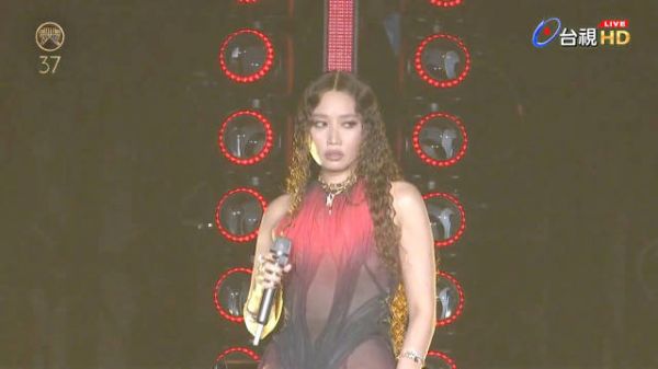 Alin是Amei+Jolin啦 她自己说的