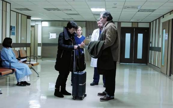 女儿通话后离世，母亲医院崩溃痛哭
