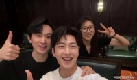 杨洋军艺同学聚会，胶原蛋白笑容灿烂校草本色
