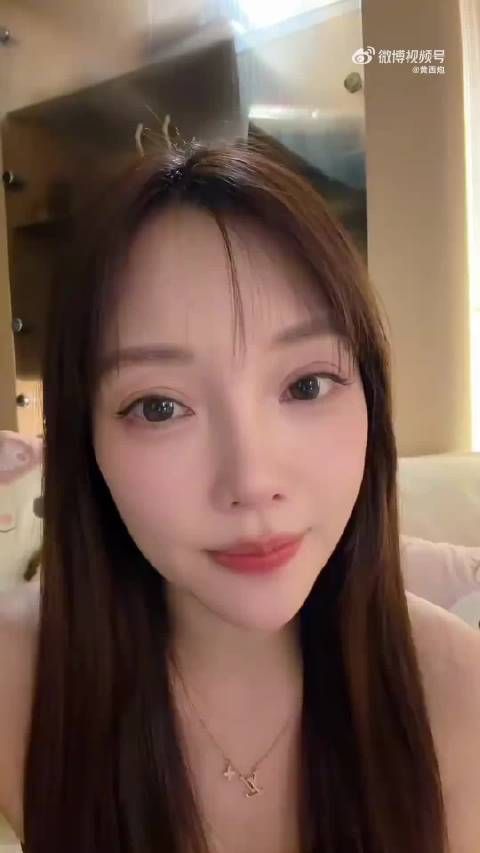 李小璐深夜发视频自曝恋爱脑致事业下滑