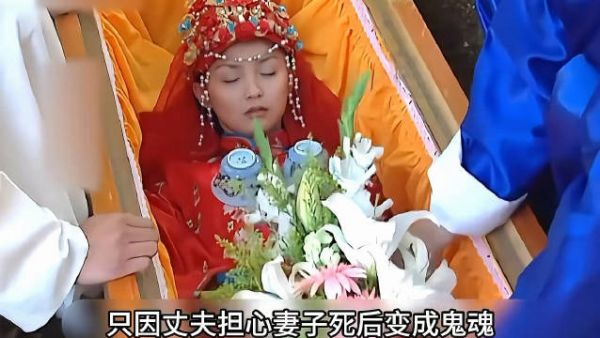 女人前脚刚死，丈夫竟用两个吃饭的碗扣住她的胸口，结局令人意想不到！