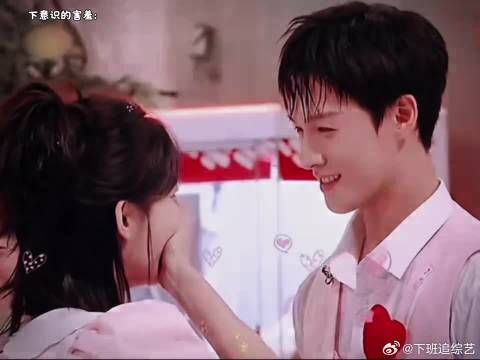 还是最喜欢家产这个对视，甜蜜度爆棚