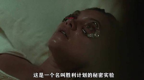 女人被困完美的虚拟世界，却依旧对丈夫的表现不满！