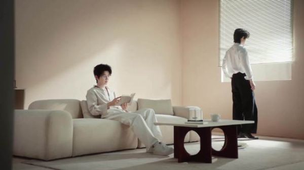 佐川眼镜发布云旗郝熠然联名款，星光镜腿设计引关注