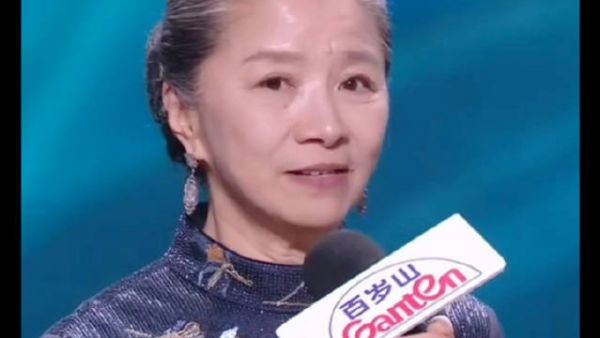 迟蓬倪萍～几十年闺蜜情～倪萍曾经为迟蓬打抱不平，迟蓬也说没有给倪萍丢人
