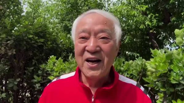 76岁牛群裸捐财产证清白，靠退休金生活