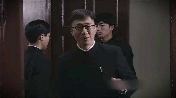 陆桥山杀回天津，东山再起手握大权，连站长都不放在眼里