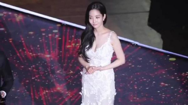 女神朴敏英太性感了