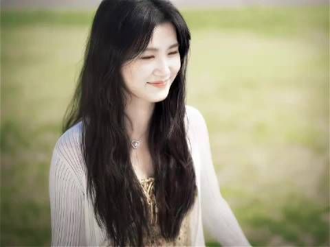 内娱从不缺浓颜美女,却很少有卢昱晓这样,把淡颜美学玩到极致的人…