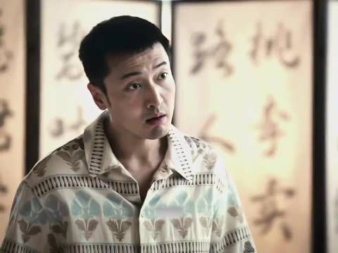 胡建仁这个角色，简直是“三江口第一忽悠”，自带笑点buff…