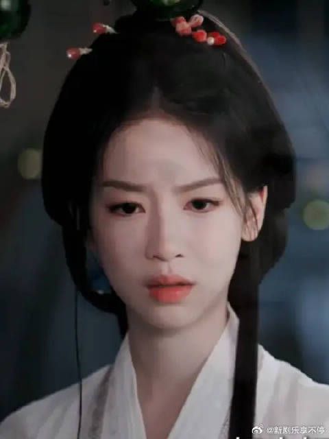 只有她一人，一直被困在了当年的大火里