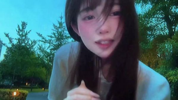 声音和长相“各玩各的”？开口前“可爱萝莉”，镜头一转直接傻眼！