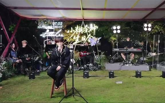 李昊24小时生日直播全程陪伴粉丝