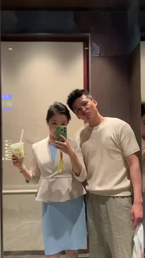 亲嘴不是和水泥