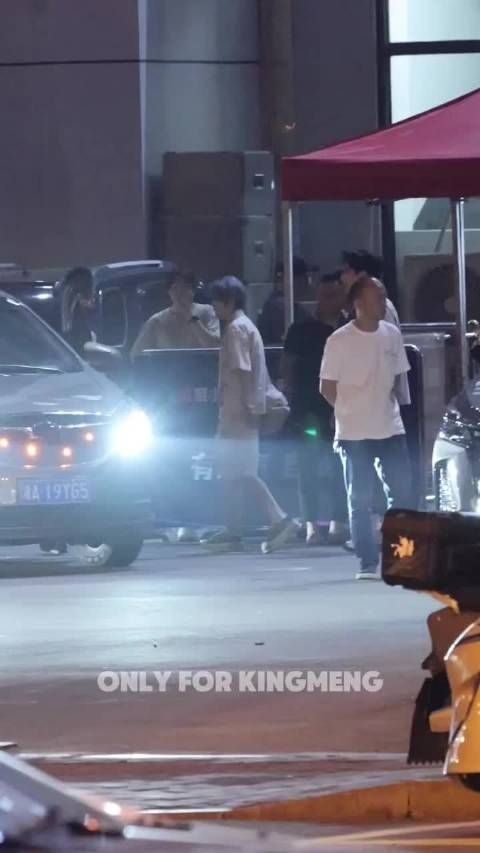 王濛应该是浪姐总决赛第一个下班的吧