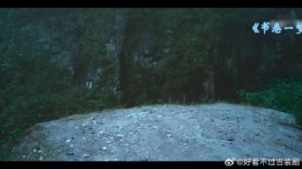 有男主光环,跳个崖吧,下面一定有湖