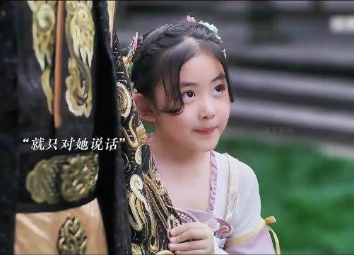 一直以为女儿天生就是哑巴不料看到女主后竟然直接开口说话.