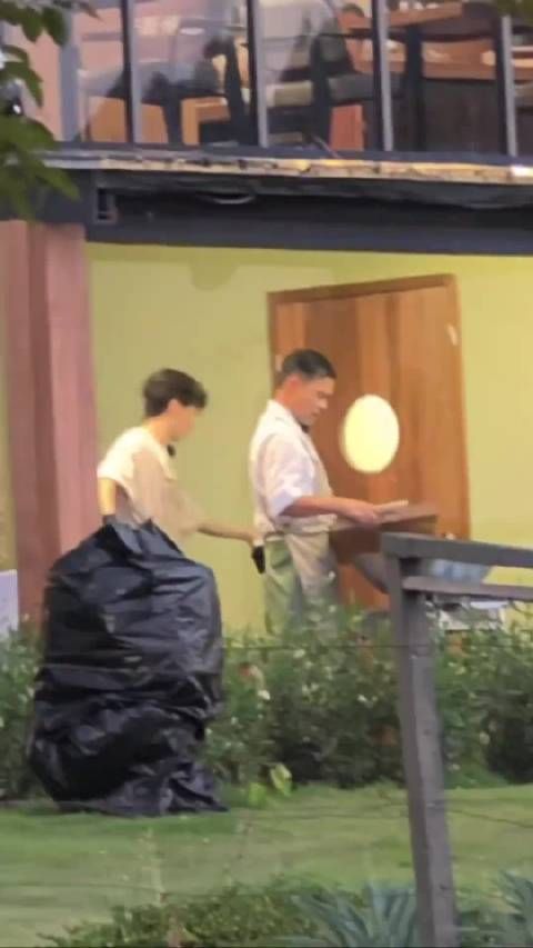 瞿颖夸王俊凯Young leader少年害羞离场