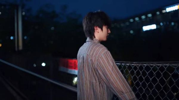 深夜是谁的电话响 好帅的一枚鼠鼠