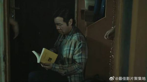 父亲熏陶儿子 给儿子买书看,怎料儿子连包装都没拆!