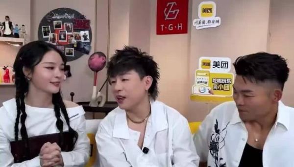 李玖哲称听胡彦斌歌长大,两人互赞将合作舞台