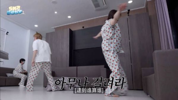 黄铉辰新视频化身人体竹蜻蜓捕获丧尸队友