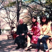 80年代，胡兰成晚年逛公园，一张罕见的留影，他曾是张爱玲的前夫