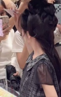 真太瘦了，风一吹就倒啊 女明星也不容易