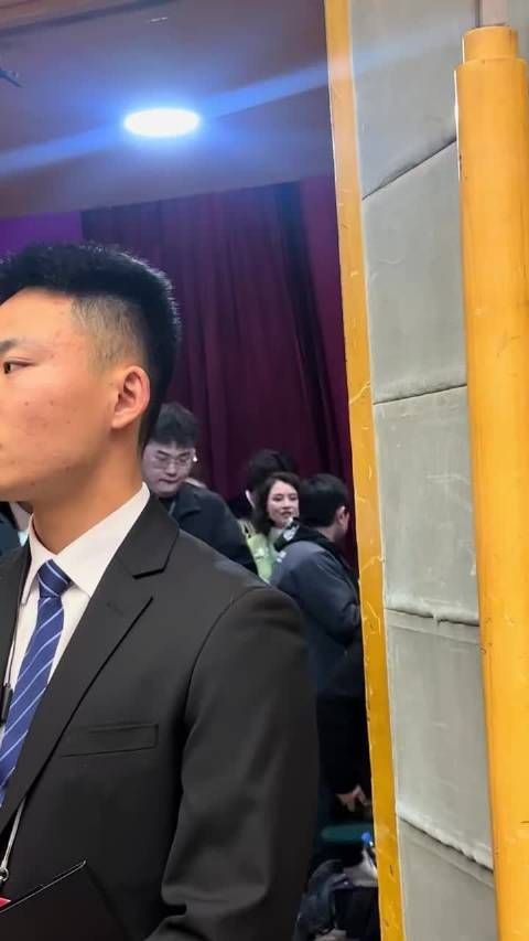 好清晰 没见过的视角，哇，第一视角捏，这是刚台上下来吗