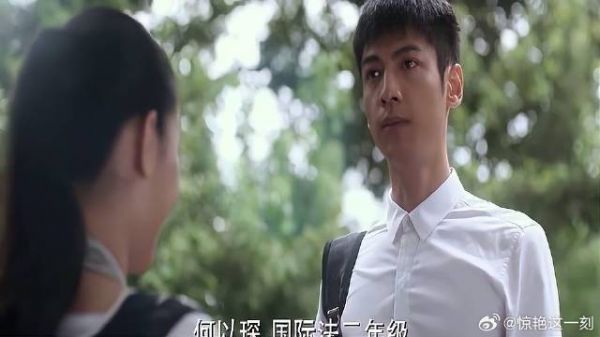 赵默笙偷拍何以琛，还借机问到了名字，也太会撩汉了