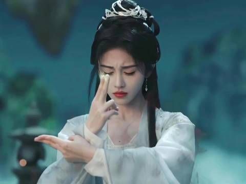 修炼摄灵邪典需要纯灵之体，秦杨灵把主意打到姜黎非身上，好在雷修远及时出现