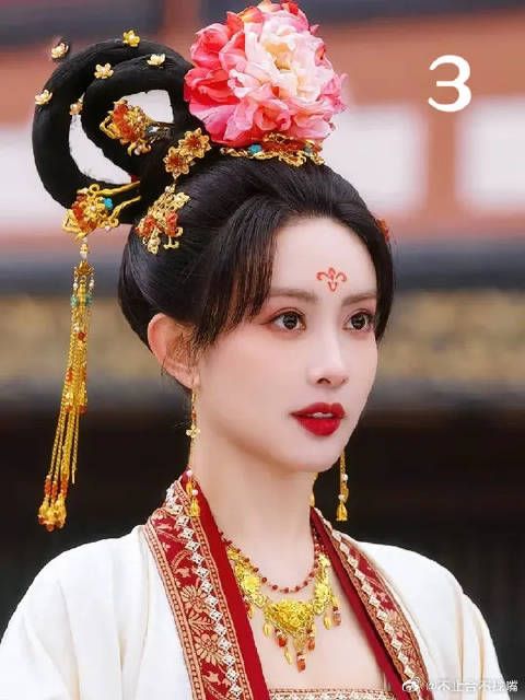 花琉璃扮猪吃老虎，为救太子差点暴露功夫，太子看破不说破，两人感情升温！