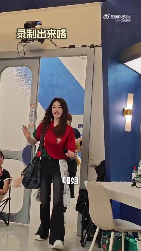 体育生王濛在线纠正李小冉：你是C罗！