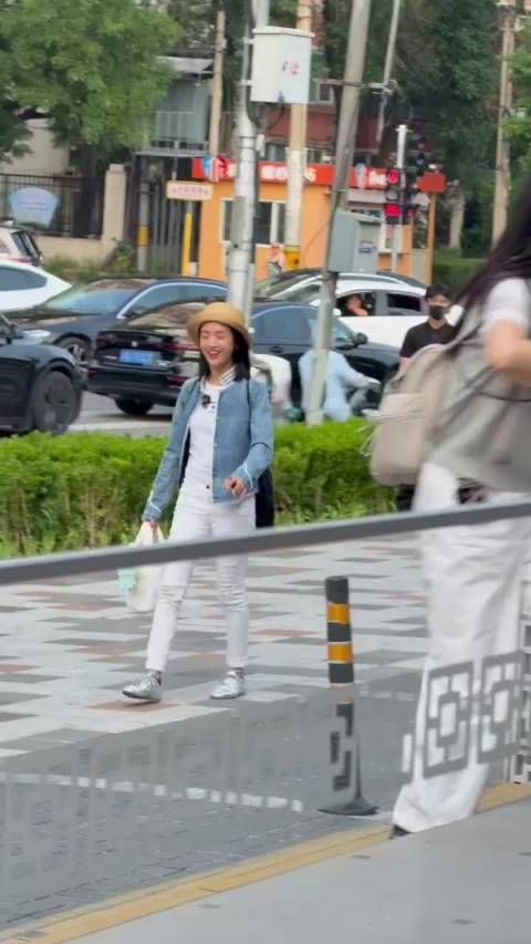 林依晨花少路透衣品引热议