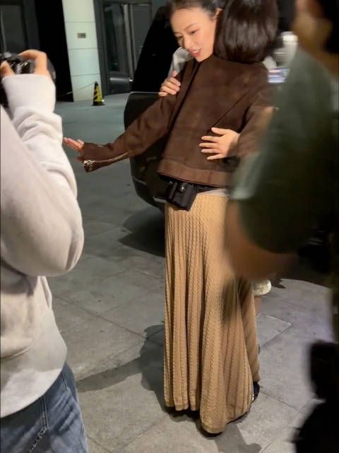 马思纯周冬雨花少8路透同框，七月与安生姐妹重聚送考