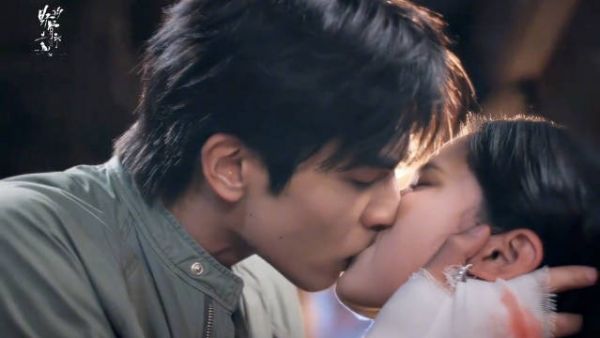 张婧仪宋威龙片场即兴演绎吵架吻戏