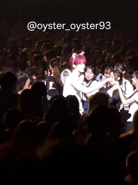 哇…立绘走过去了… /oyster_oyster93