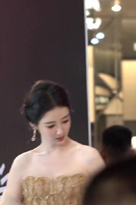 杨紫现场无滤镜生图赏评，视后状态拉满，今日造型如何？