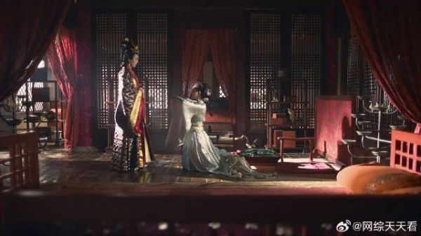向夫人拜见王后 两人开撕，奈何向夫人实力太弱鸡