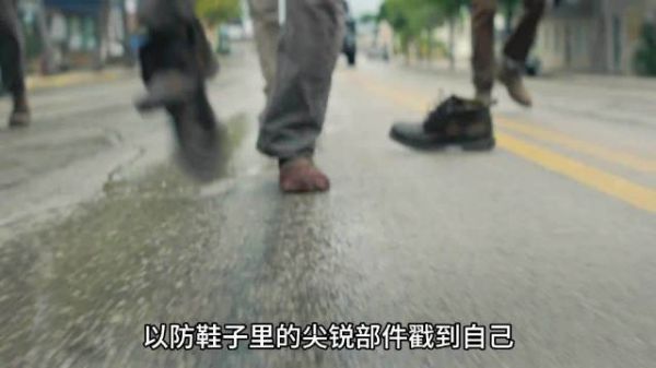 选手终点前遇母亲崩溃,队友以孤儿经历劝慰